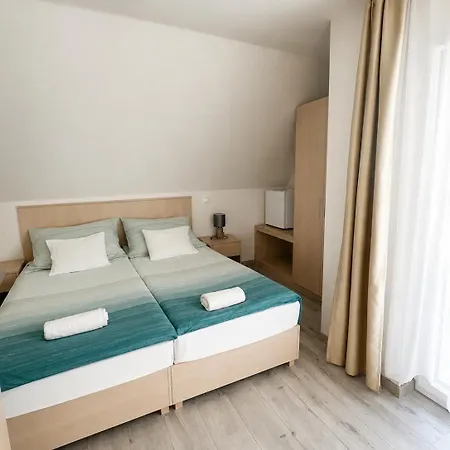 Admiralis Panzio Bed & Breakfast *