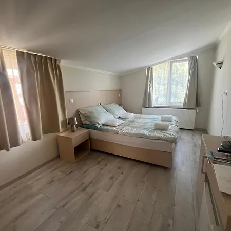 Admiralis Panzio Bed & Breakfast